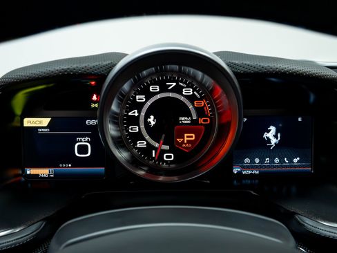 Used 2020 Ferrari 812 Superfast RWD image 11