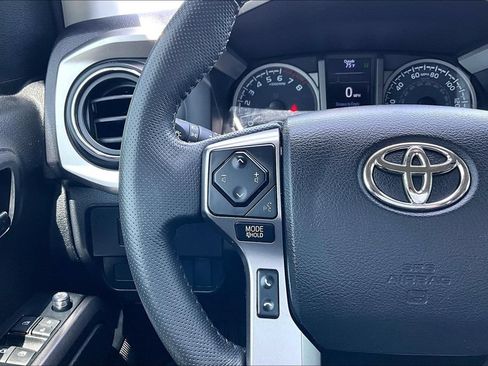 Used 2022 Toyota Tacoma SR5 AWD/4WD image 19