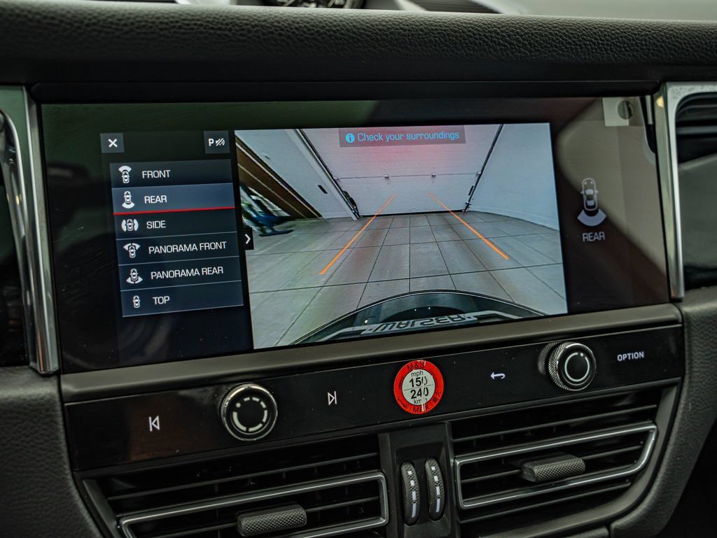 Certified 2026 Porsche Macan AWD/4WD image 34