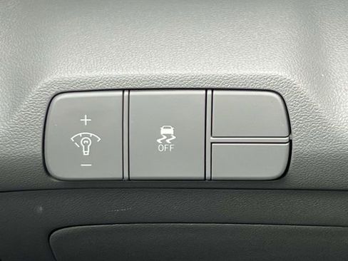 Used 2025 Hyundai Elantra SEL image 20