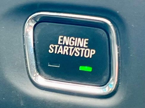 Used 2023 GMC Acadia SLT image 28