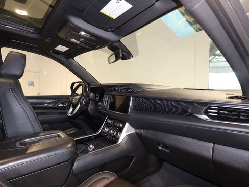 Used 2022 GMC Yukon XL Denali AWD/4WD image 29