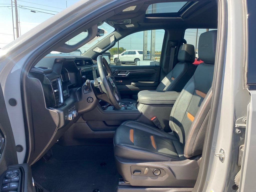 Used 2024 GMC Sierra 1500 AT4 w/ Technology Package AWD/4WD image 9