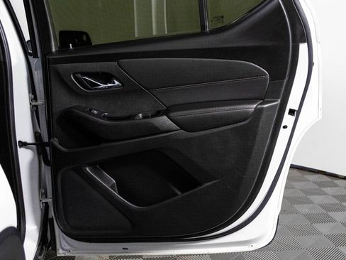 Used 2022 Chevrolet Traverse RS FWD image 38