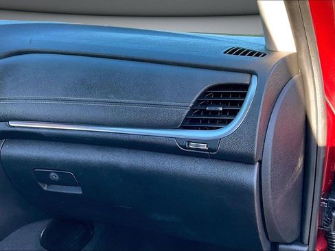 Used 2016 Chevrolet Traverse LT image 25