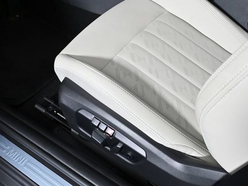 Certified 2025 MINI Cooper 2-Door Hardtop image 26