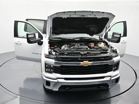 Used 2024 Chevrolet Silverado 2500 LT image 45