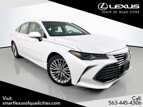 Used 2019 Toyota Avalon Limited image 1