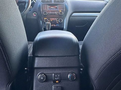 Used 2018 Ford Explorer XLT FWD image 14