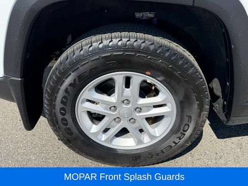 Certified 2024 Jeep Grand Cherokee Laredo w/ MOPAR Finishing Package RWD image 15