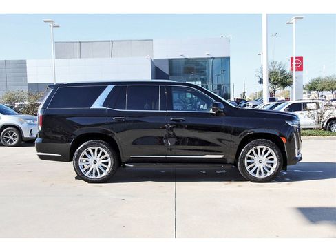 Used 2024 Cadillac Escalade Premium Luxury image 7