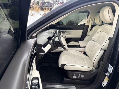 Certified 2024 Lincoln Nautilus Black Label image 11