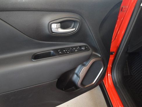 Used 2023 Jeep Renegade Latitude AWD/4WD image 25