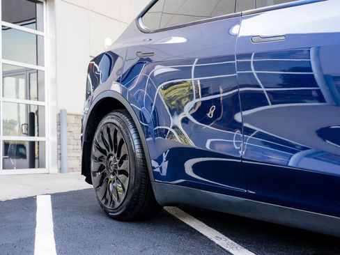 Used 2022 Tesla Model Y Long Range AWD/4WD image 14