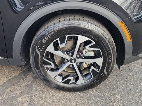 Certified 2025 Kia Sportage EX image 8