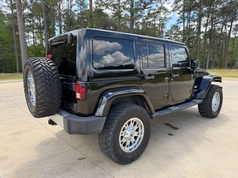 Used 2015 Jeep Wrangler Unlimited Sahara w/ Max Tow Package AWD/4WD image 5