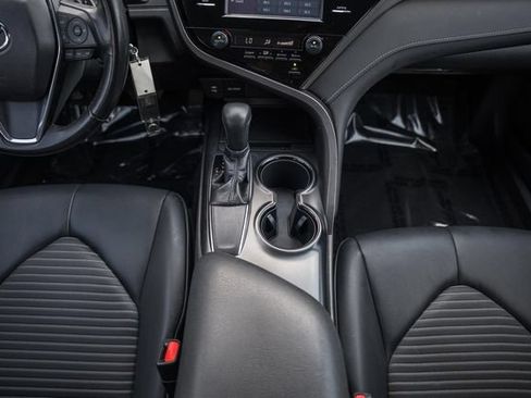 Used 2019 Toyota Camry SE FWD image 21