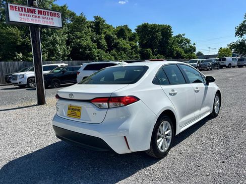Used 2023 Toyota Corolla LE w/ LE Convenience Package FWD image 2