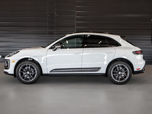 Used 2025 Porsche Macan Turbo AWD/4WD image 2