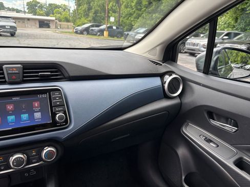 Used 2025 Nissan Versa SV FWD image 30