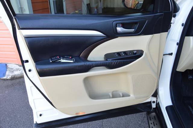 Used 2015 Toyota Highlander XLE FWD image 33