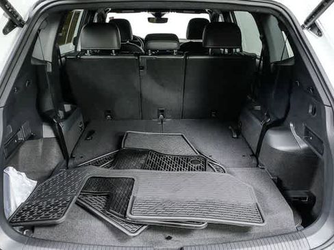 Certified 2022 Volkswagen Tiguan SE R-Line image 31