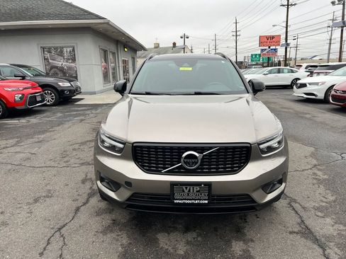 Used 2022 Volvo XC40 T5 R-Design w/ Advanced Package image 2