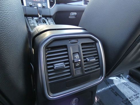 Used 2018 Porsche Macan Sport Edition image 52