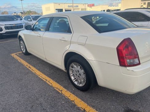 Used 2007 Chrysler 300 Base 4D Sedan image 4