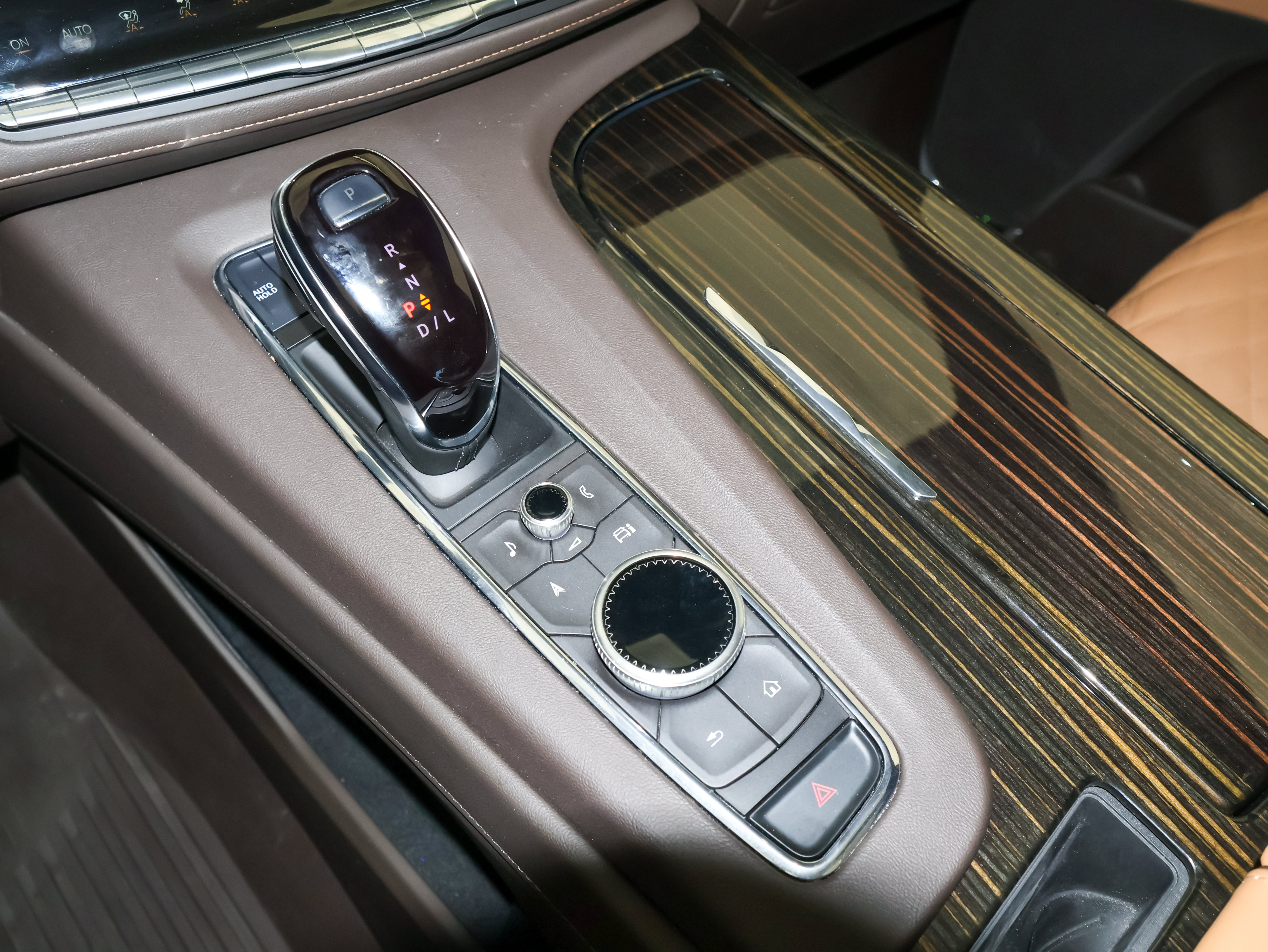 Used 2024 Cadillac Escalade Premium Luxury w/ Performance Package AWD/4WD image 37
