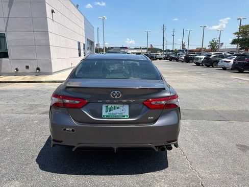Used 2018 Toyota Camry SE FWD image 6