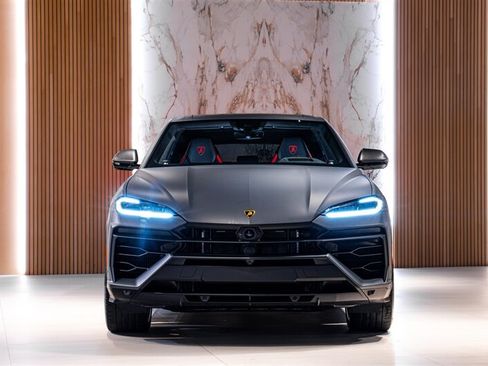 Used 2025 Lamborghini Urus SE AWD/4WD image 2