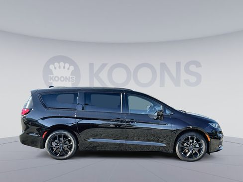 New 2026 Chrysler Pacifica Limited w/ S Appearance Package image 8