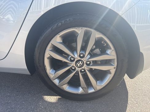Used 2016 Hyundai Elantra GT w/ Option Group 03 image 8