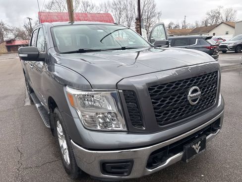 Used 2019 Nissan Titan SV AWD/4WD image 3