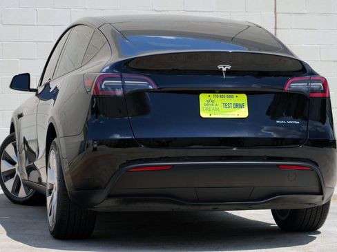 Used 2022 Tesla Model Y Long Range AWD/4WD image 6