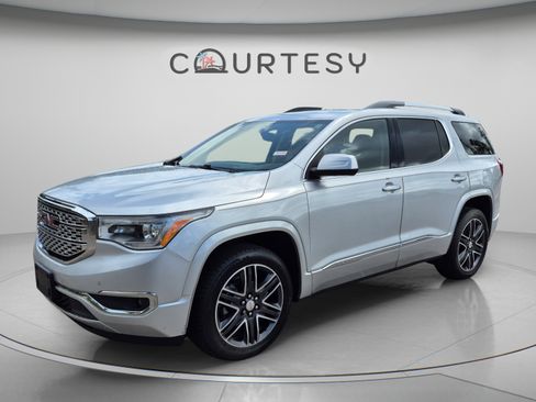 Used 2017 GMC Acadia Denali w/ Technology Package FWD image 1