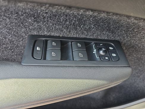 Used 2024 Volvo XC40 B5 Core AWD/4WD image 10
