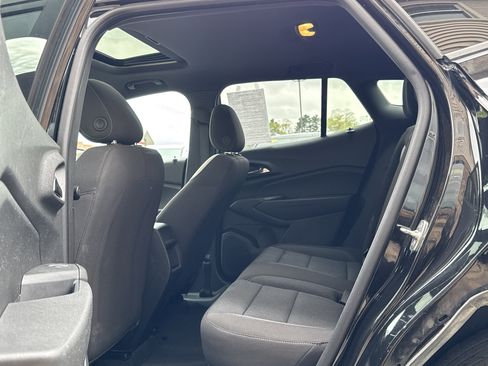 Used 2024 Chevrolet Trax RS w/ Sunroof Package FWD image 10