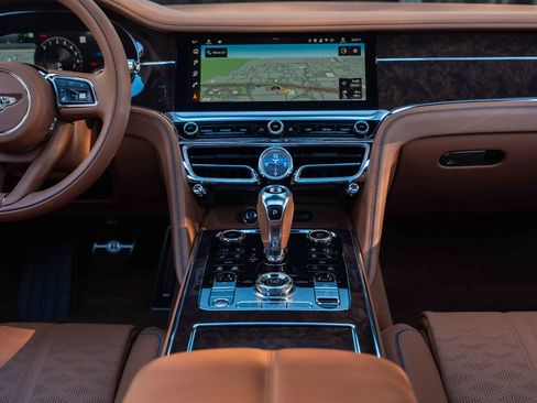 Used 2025 Bentley Flying Spur Plug-In Hybrid AWD/4WD image 37