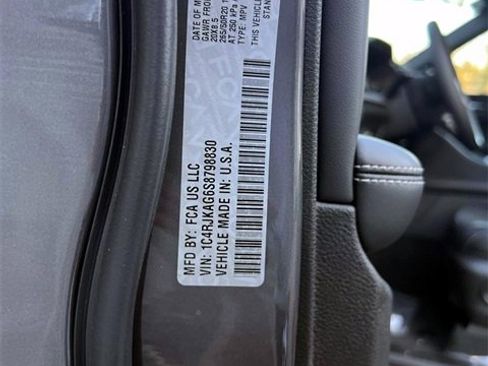 New 2025 Jeep Grand Cherokee L Altitude image 9