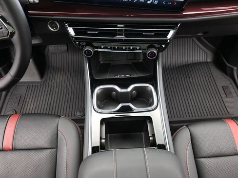 Used 2024 Chevrolet Traverse RS AWD/4WD image 14