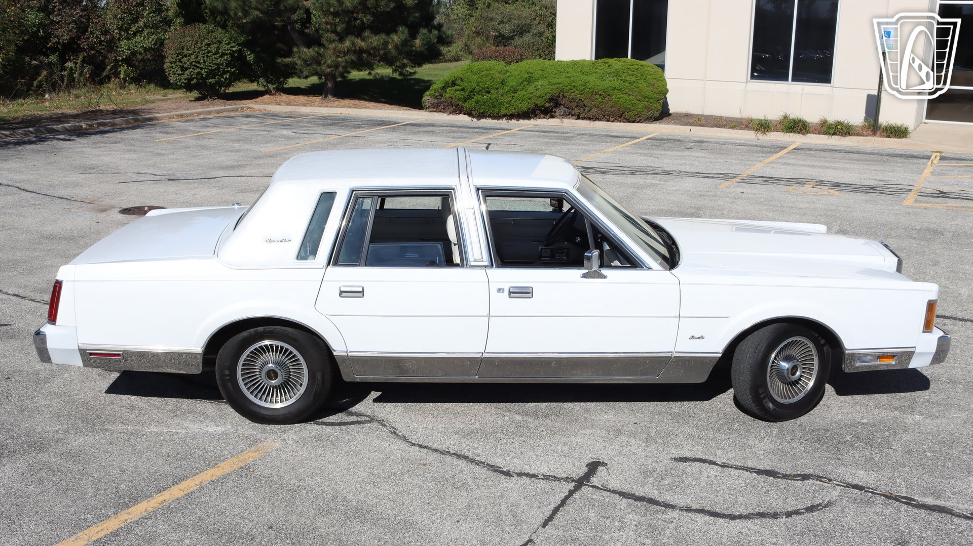 Used 1989 Lincoln Town Car Signature RWD image 24