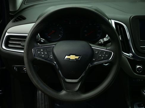 Used 2021 Chevrolet Equinox LS image 3