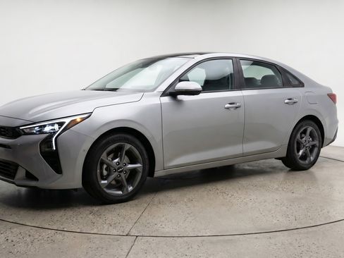 Used 2025 Kia K4 LXS image 3