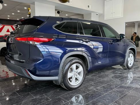 Used 2020 Toyota Highlander LE image 6