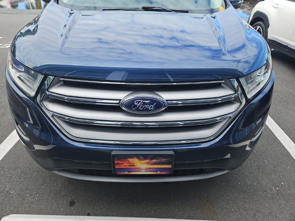 Used 2017 Ford Edge Titanium w/ Technology Package FWD image 4