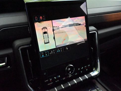 Used 2025 GMC Yukon Denali w/ Sun & Power Step Package AWD/4WD image 24