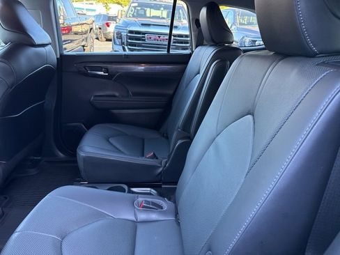 Used 2020 Toyota Highlander Limited image 24
