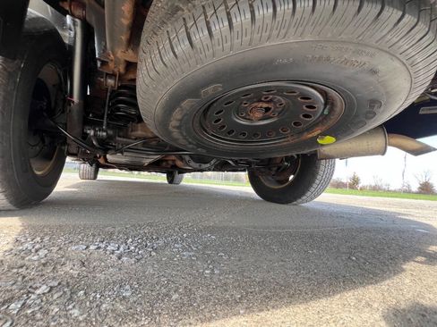 Used 2011 Chevrolet Suburban LT image 29